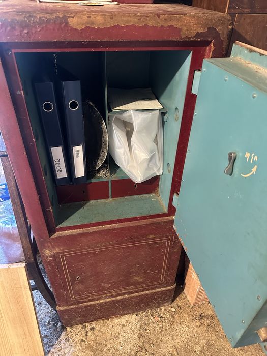 Cofre antigo completo