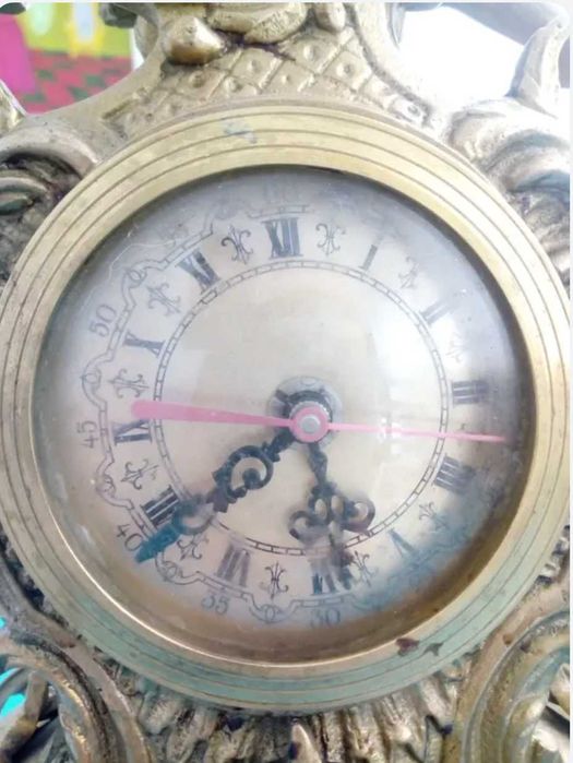 Relógio de Sobremesa Antigo em Metal Bronze – 37 cm