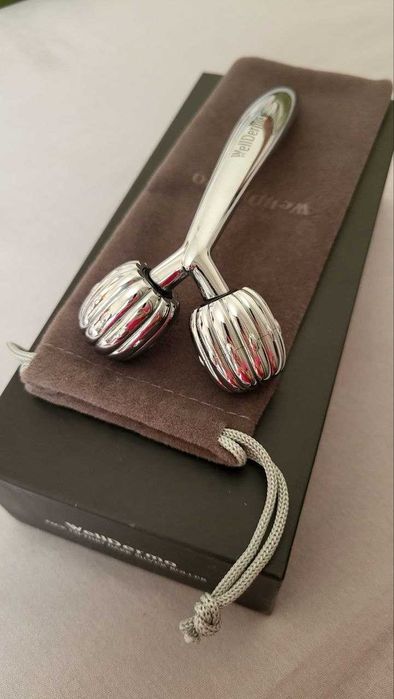 Роликовий масажер для обличчя