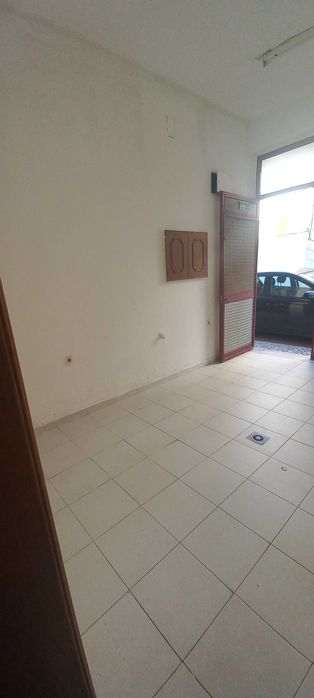 Aluga-se Loja, espaço versátil para gabinete, escritório