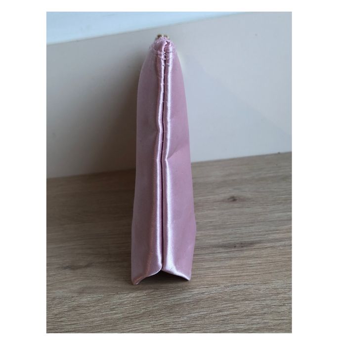 Satynowa kosmetyczka SHISEIDO – różowa
