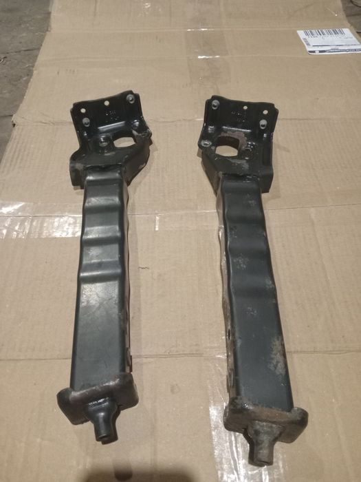 Кронштейн балки.кріплення нижнє меган 3