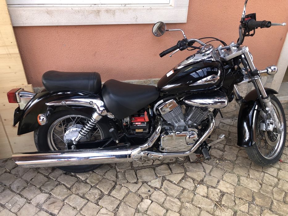 Moto Suzuki intruder 250