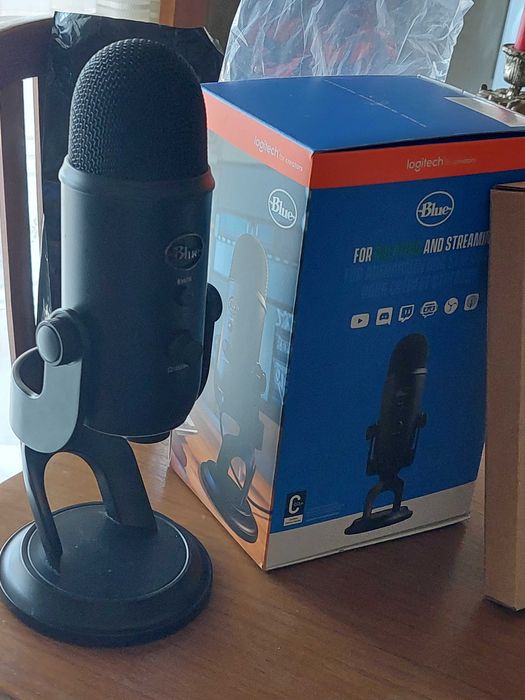 Microfone Logitech for Creators Blue Yeti USB Condensador Blackout