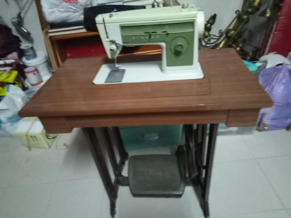 Máquina de costura singer