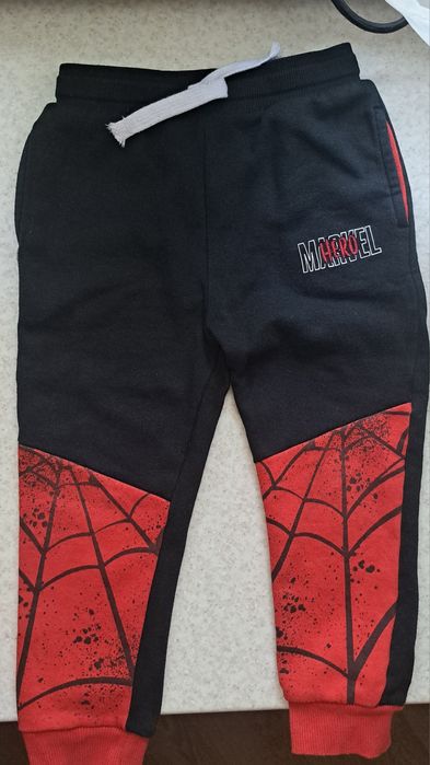 Костюм Marvel на хлопчика.