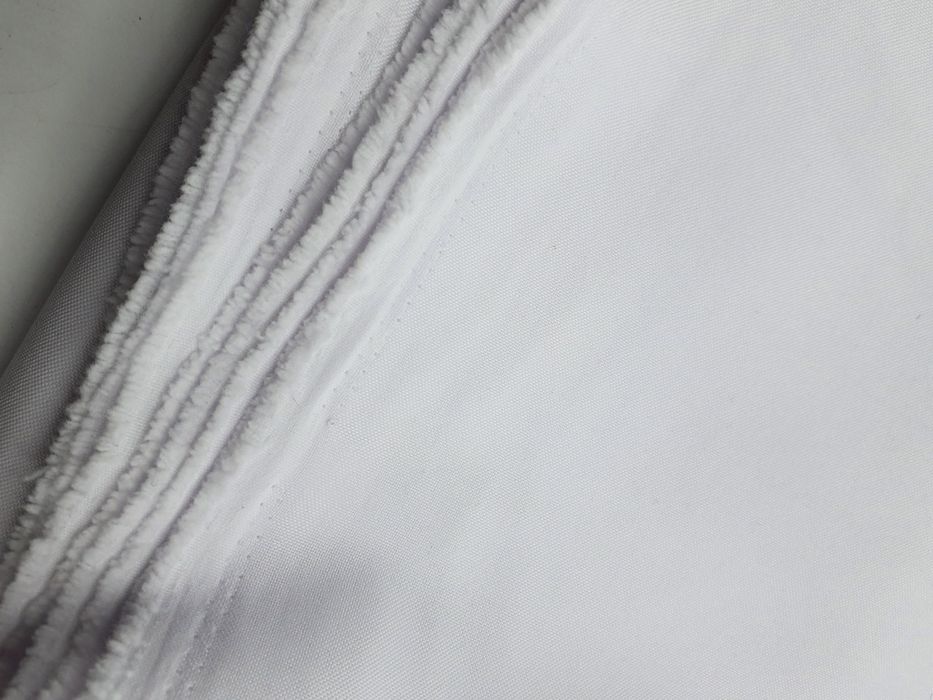 Tkanina śnieżno-biała szer.152 cm.