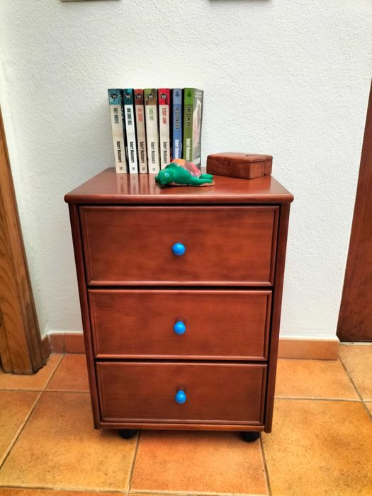 Bloco de gavetas / mesa de cabeceira, madeira maciça