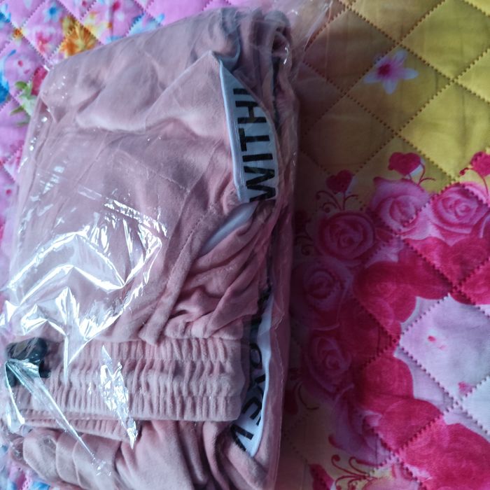 Dres różowy z lampasem