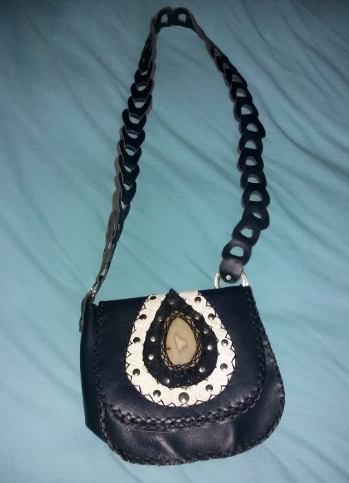 Mala / carteira pele com geodo de quartzo boho, artesanal