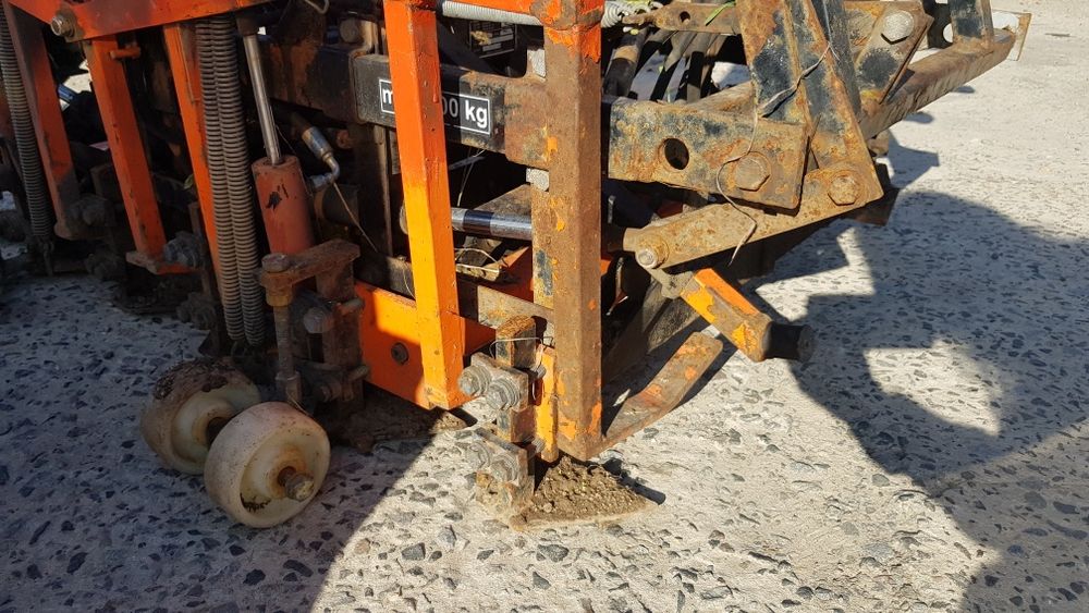 Машина для вкладання бруківки