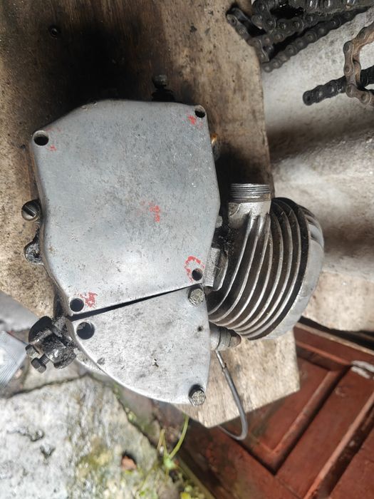 Двигатель  д 8 дырчик.