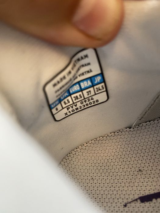 Волейбольні кросівки mizuno