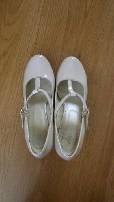 Buty lakierki ecri