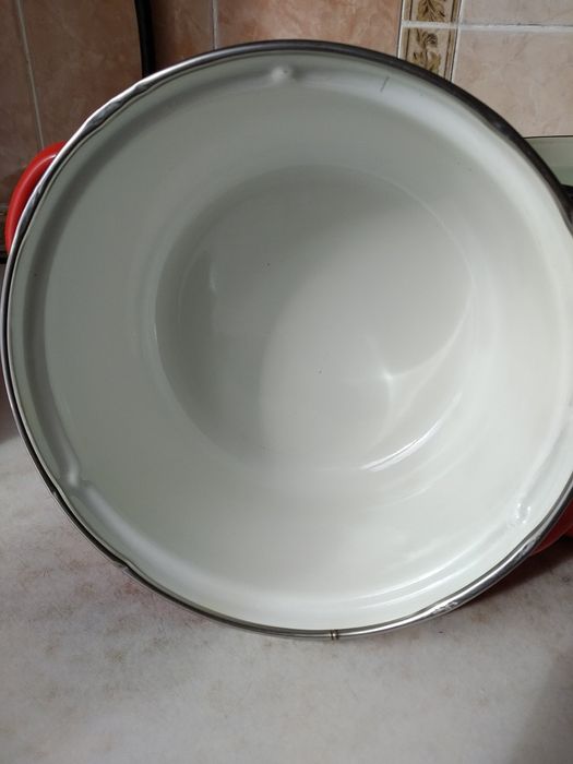 Кастрюли из эмали в разных литражах