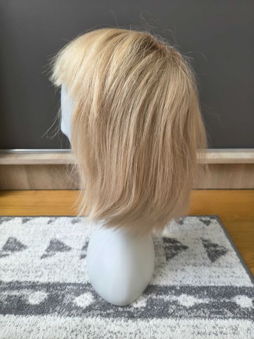 peruka syntetyczna blond półdługa
