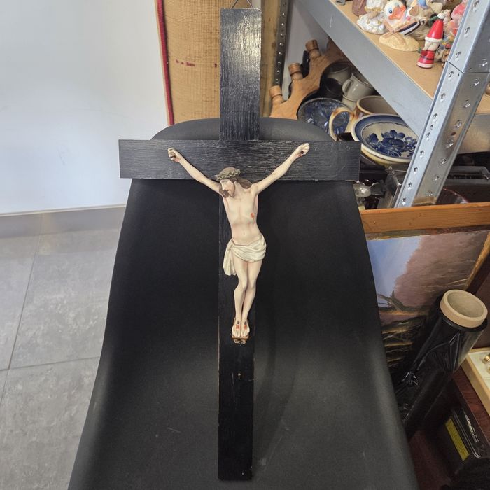 Sprzedam krzyż z wizerunkiem Jezusa Chrystusa