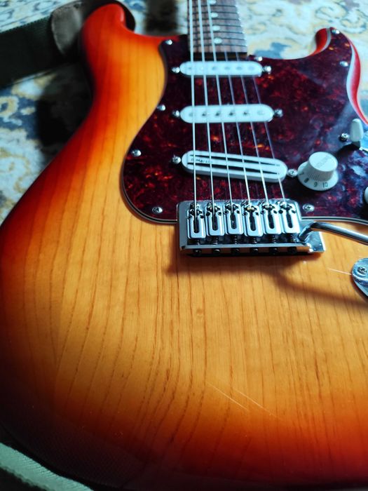 Fender Stratocaster - piękny jesion.