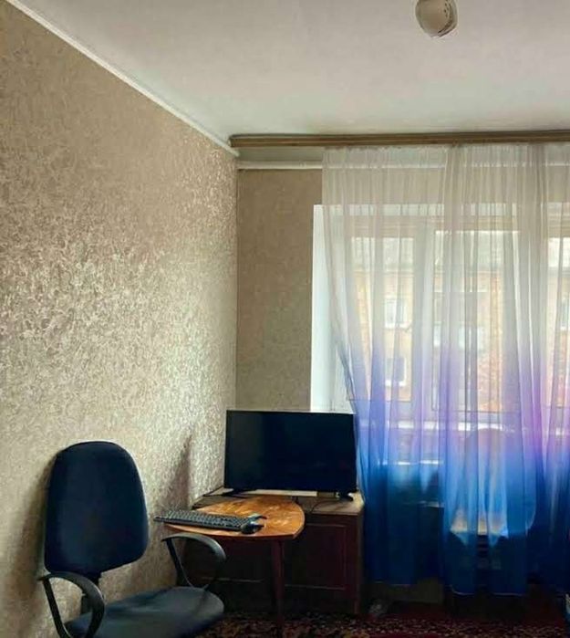 Продам кімнату в центрі Чернігова. Меблі, техніка. Не АН