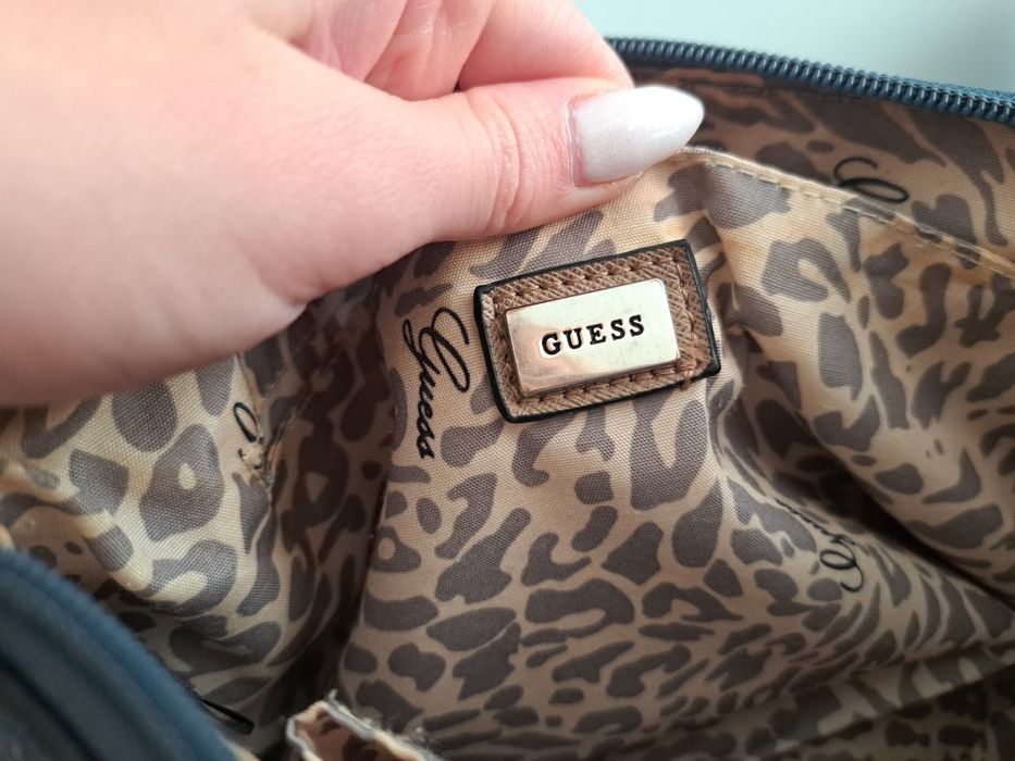 Torebka Guess listonoszka damska, mała torebeczka markowa na ramię