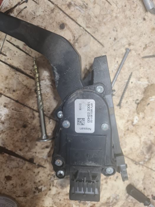 Продам педаль газа nisan navara d 40