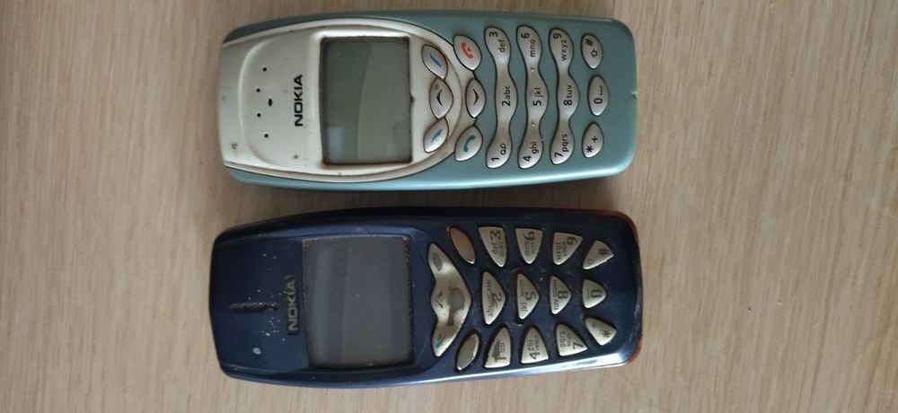 Два телефони Nokia 3410 та 3510.