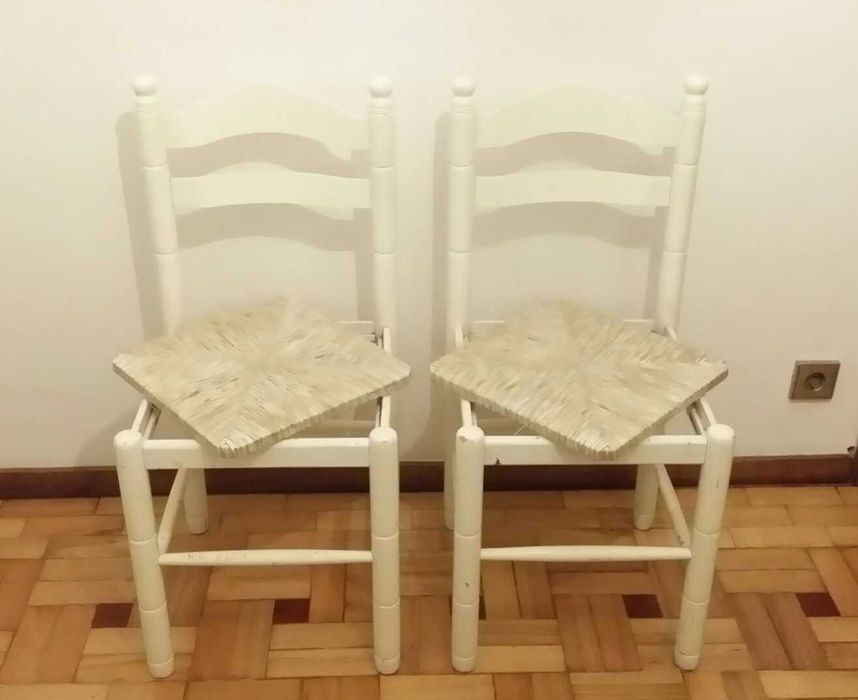 3 Cadeiras 10€ cada-Madeira maciça Lacada Branca Assento Amovível IKEA