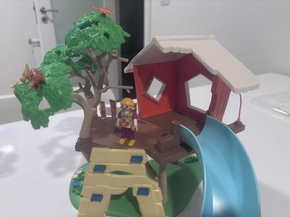 Playmobil 71001 Casa na Árvore com Escorrega e Fogueira Luz