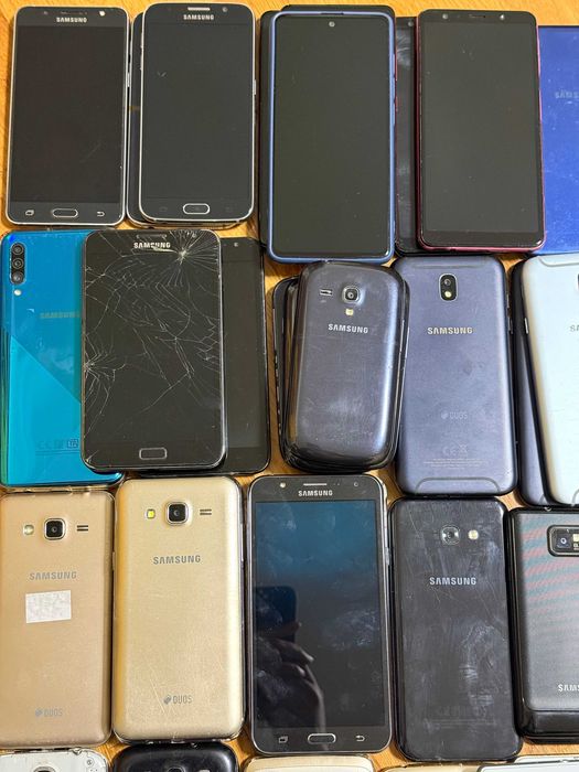 Продам лот різних телефонів та іншої електроніки