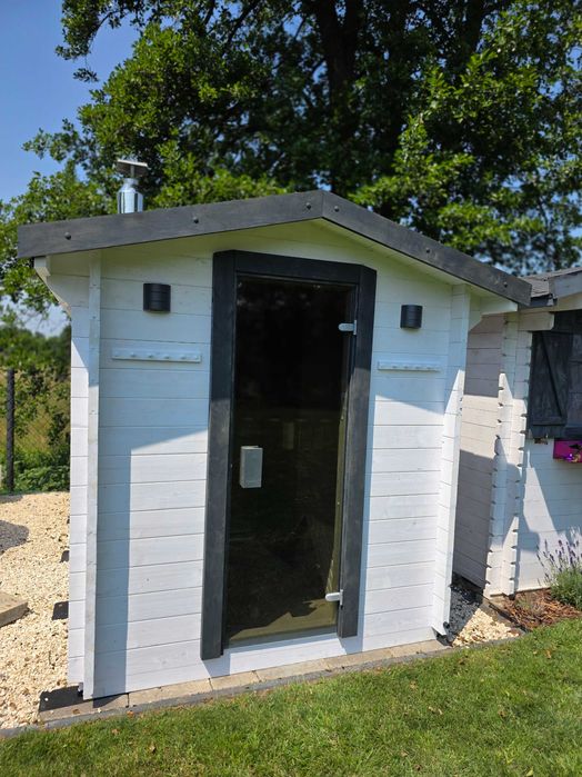 zestaw sauna sucha typu domek z jacuzzi