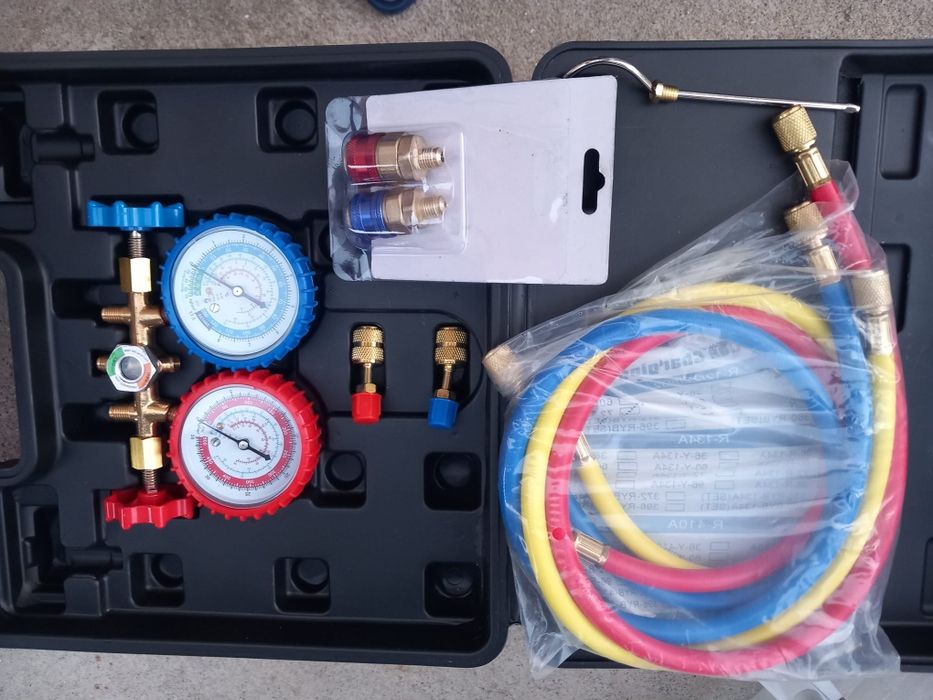 conjunto de manómetros e bomba de vacuo