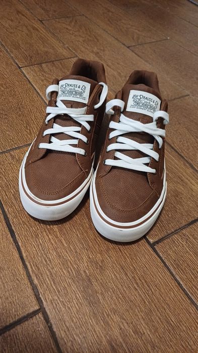 кеди Levi's нові