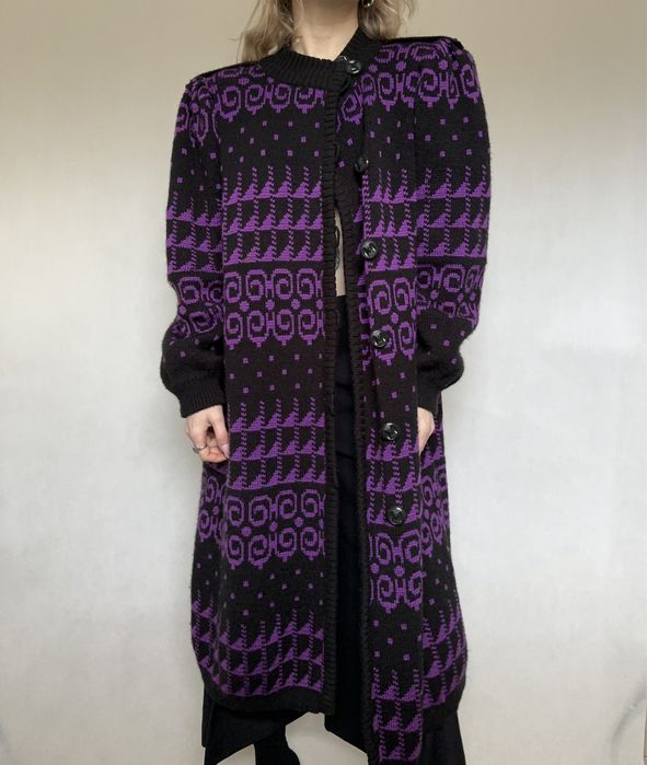 Długi wzorzysty sweter