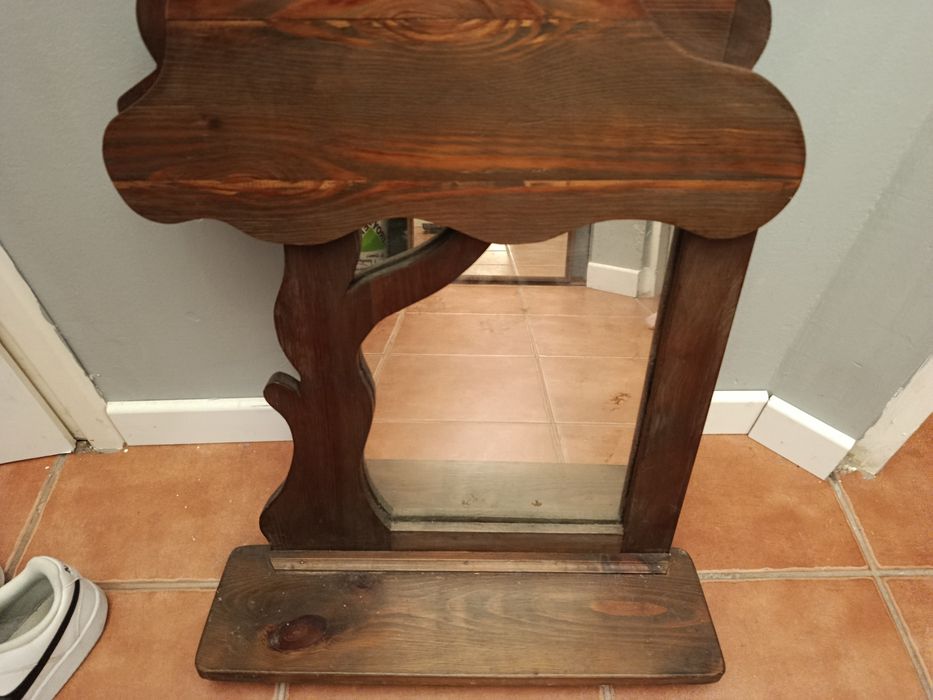 Lustro w drewnianej ramie. Antyk