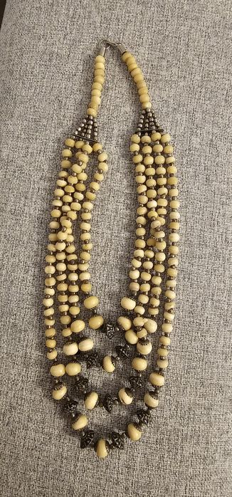 Kościany naszyjnik korale wisiorek wisior z dodatkami metalowymi