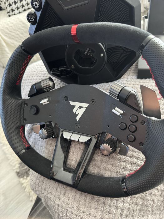 Volantes e pedais Thrustmaster