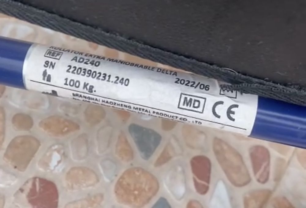 Andarilho com tres rodas e travoes como novo