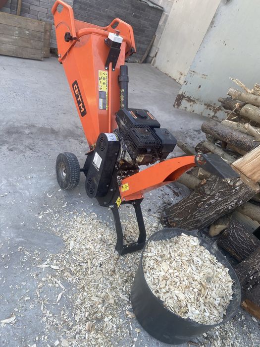 Щепоріз, подрібнювач гілок оренда, прокат