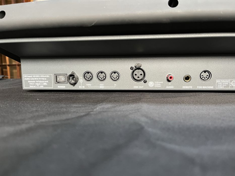 Mesa Botex, controladora Numark e mesa Behringer