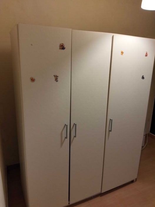 Roupeiro com alguns defeitos