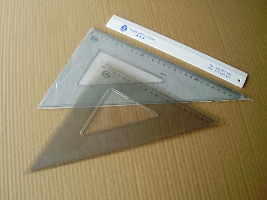 Material escolar, e réguas de Geometria