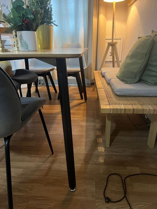 Mesa e banco oferta almofadas