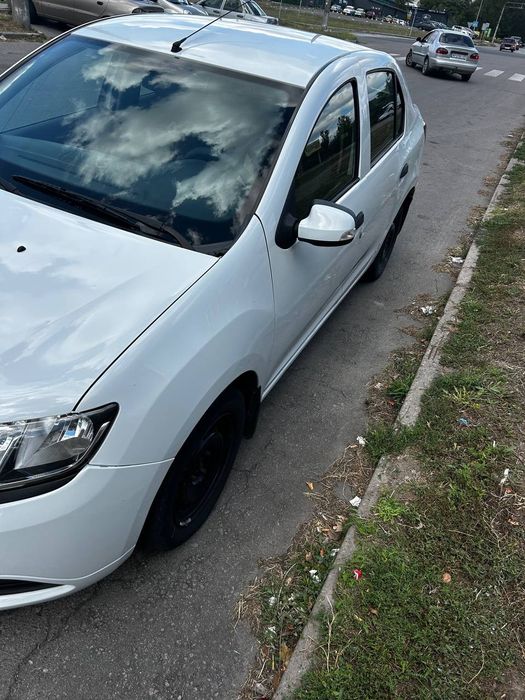 Renault Logan в идеальном состоянии можно в кредит,можно взять в лизинг