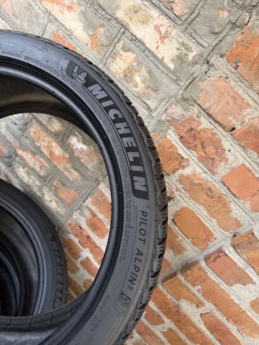 Резина Зима б/у Michelin 225/40R18