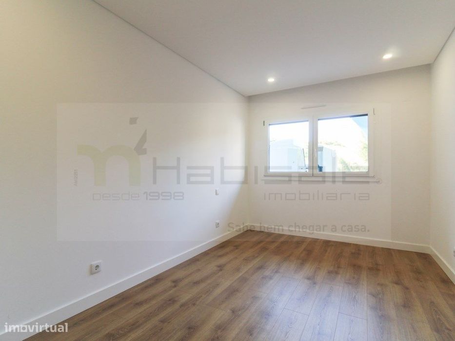 Apartamento T3 com varanda e barbecue | Paradela, Santo António dos...