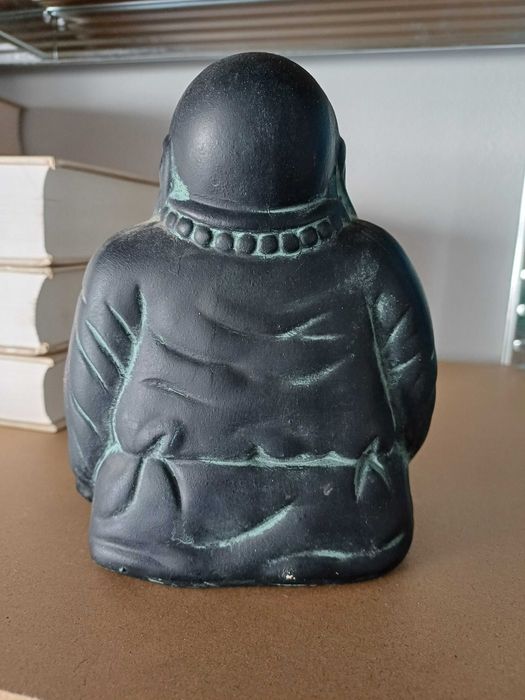 Estatueta de Buda em cerâmica