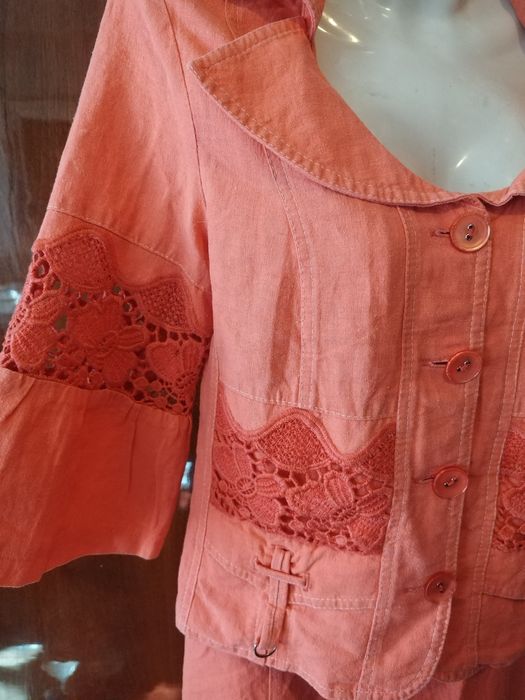 Льняной  костюм персикого цвета