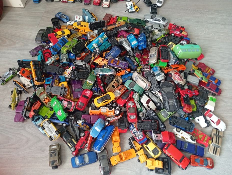 Carrinhos Hotwheels 255unidades