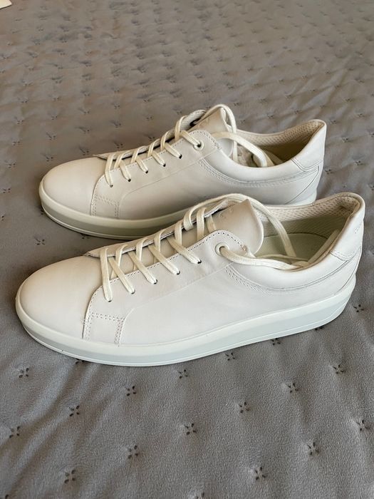 Продам нові шкіряні жіночі кросівки ECCO