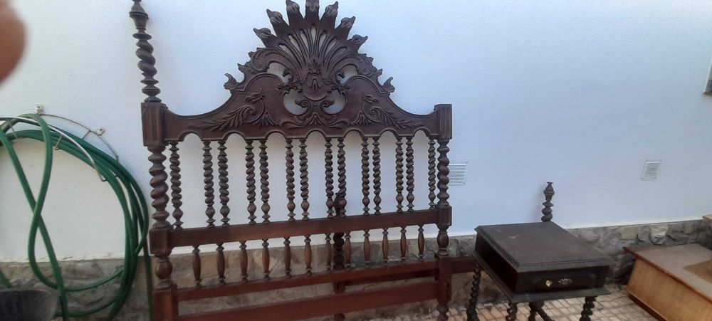 Cabeceira de cama antiga